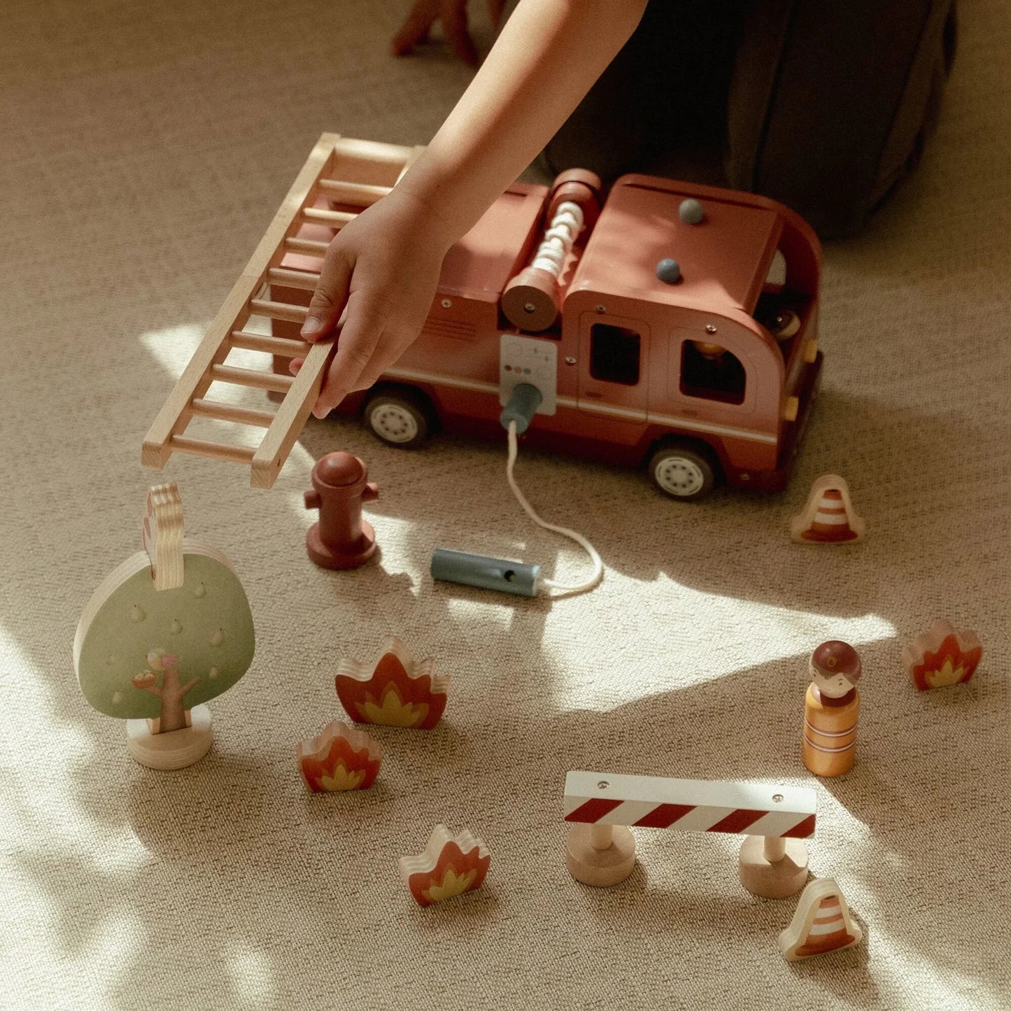 Little Dutch Holz Feuerwehrauto Set Rot Essentials