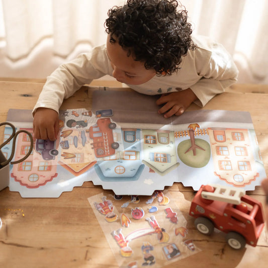 Little Dutch Wiederverwendbare Aufkleber Essentials | Feuerwehrstation mit Jim