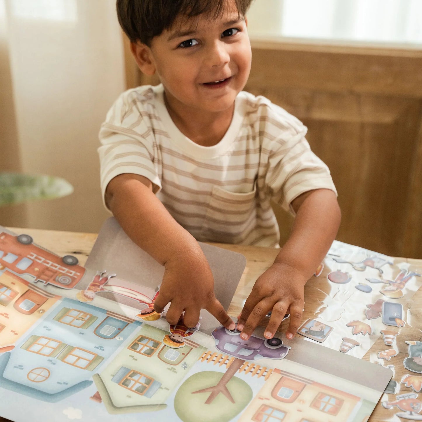 Little Dutch Wiederverwendbare Aufkleber Essentials | Feuerwehrstation mit Jim