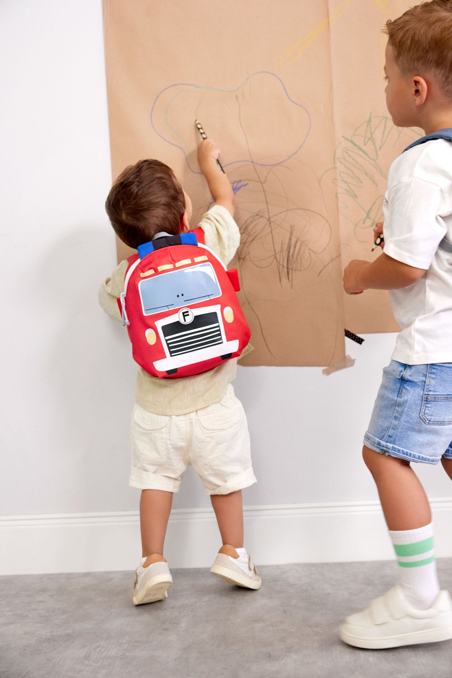 Kindergartenrucksack Tiny Feuerwehrauto Rot Lässig