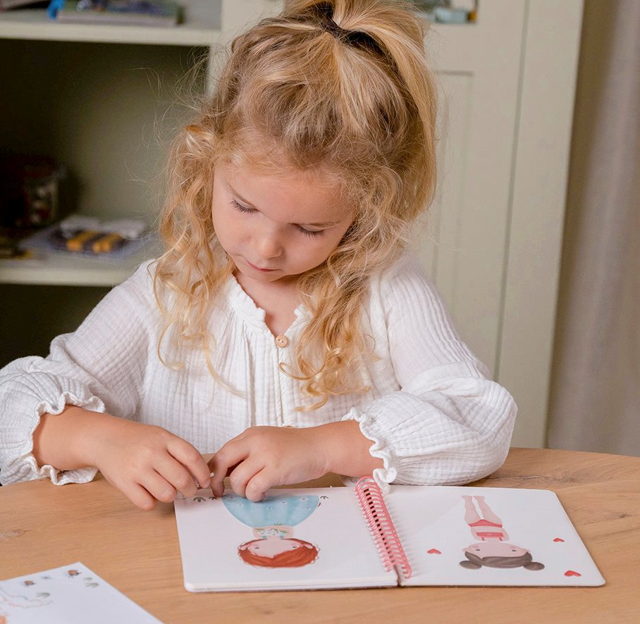 Little Dutch Stickerbuch Dress Me Up Rosa & Friends
