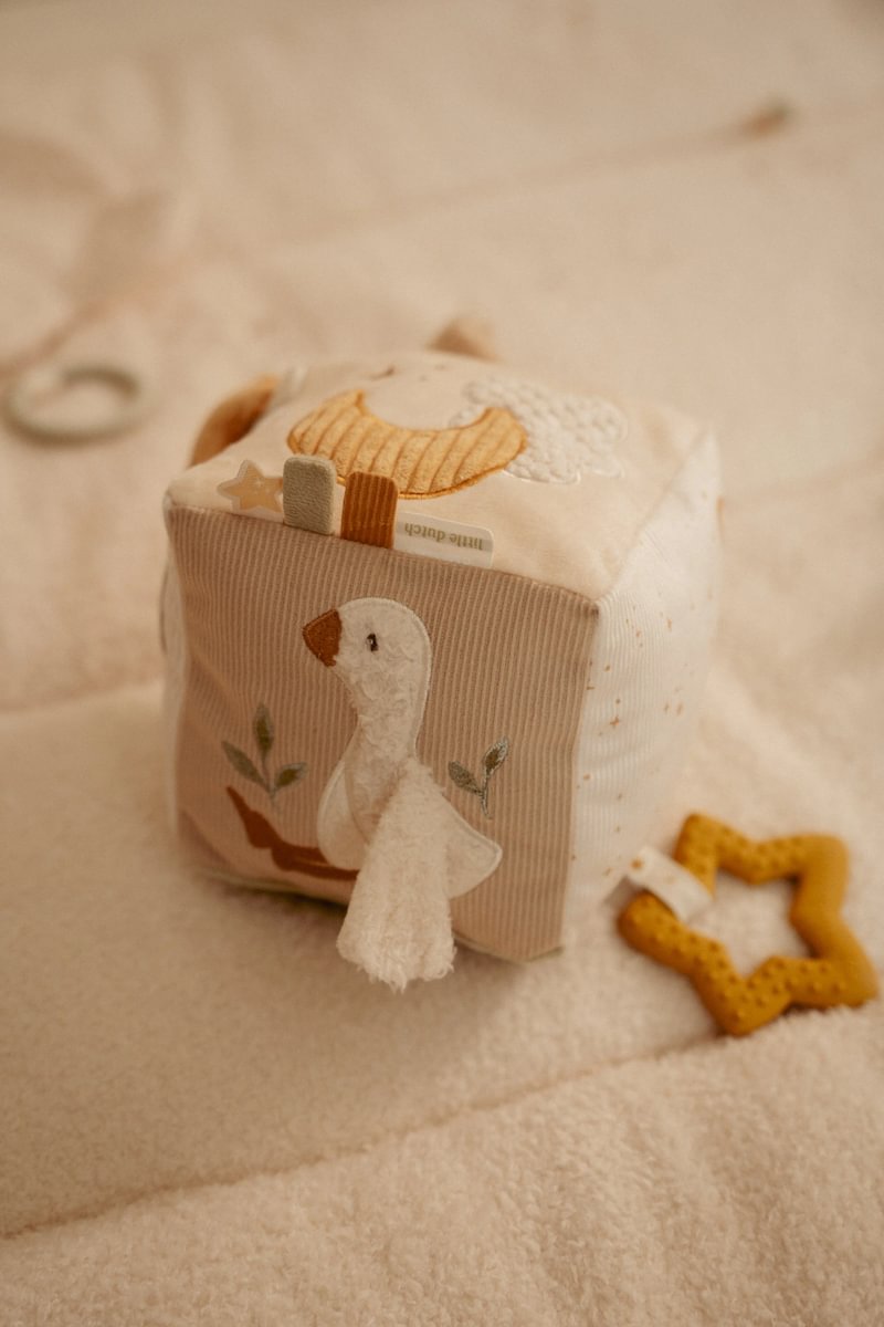Little Dutch Aktiv Würfel Soft beige Newborn Naturals
