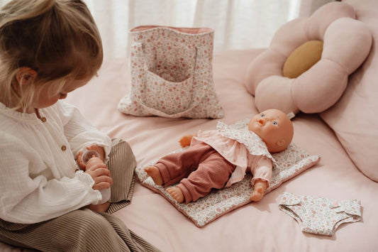 Bundle: Baby-Puppe Lily + Puppenwickeltasche Little Dutch