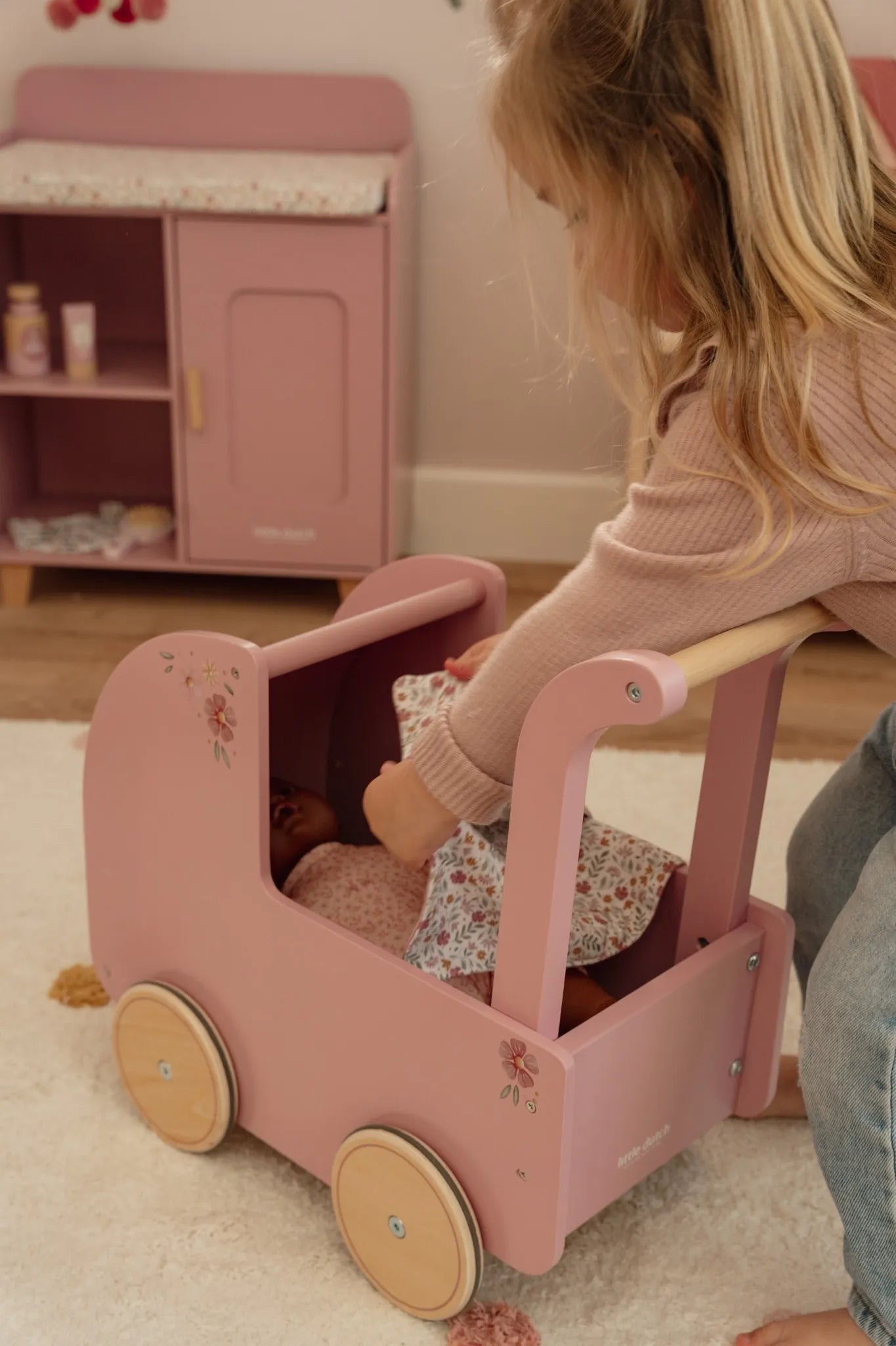 Little Dutch rosa Puppenwagen Holz mit Textilien
