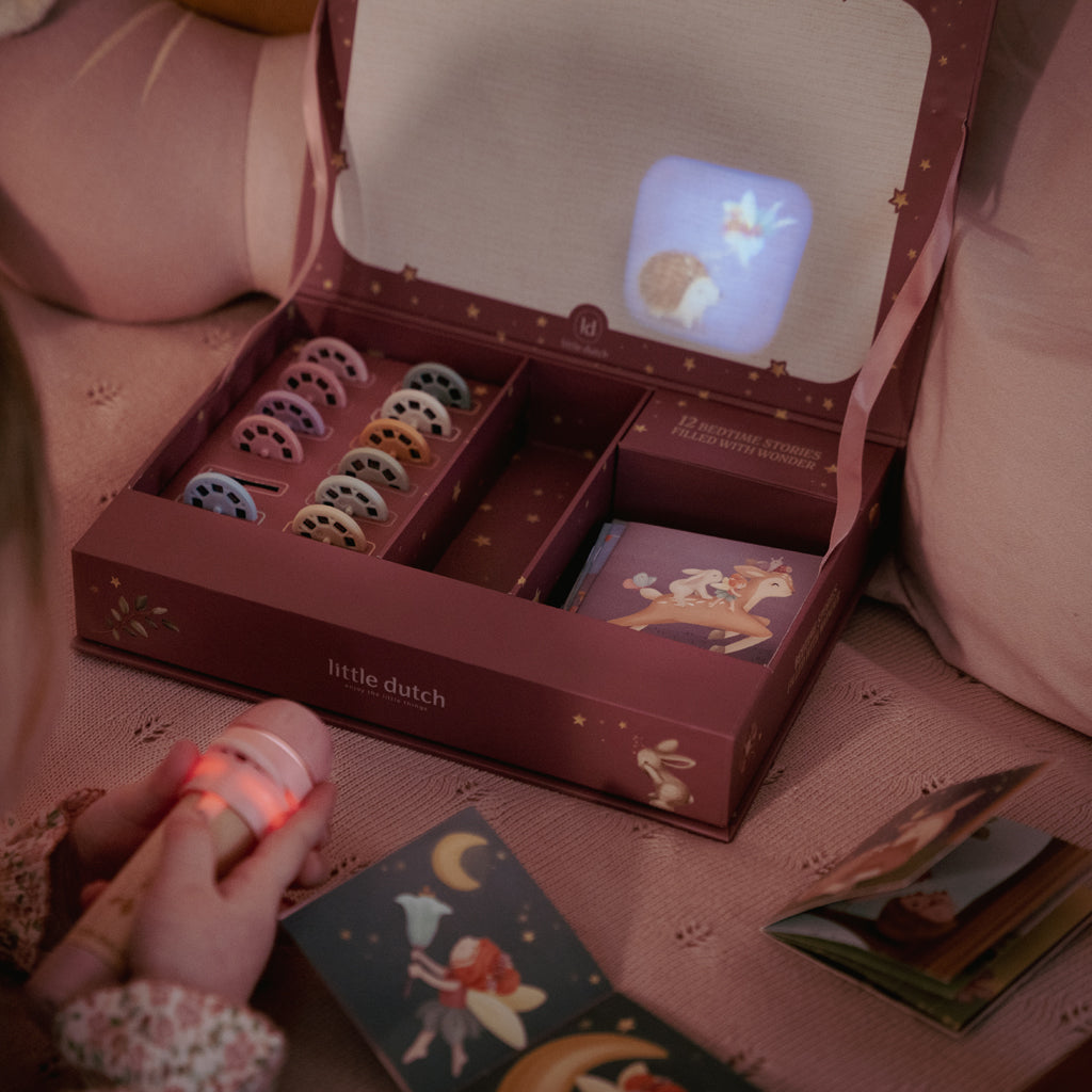 Weihnachtsspecials Bundle Little Dutch Schminktisch + Little Dutch Rosa Geschichten Projektor